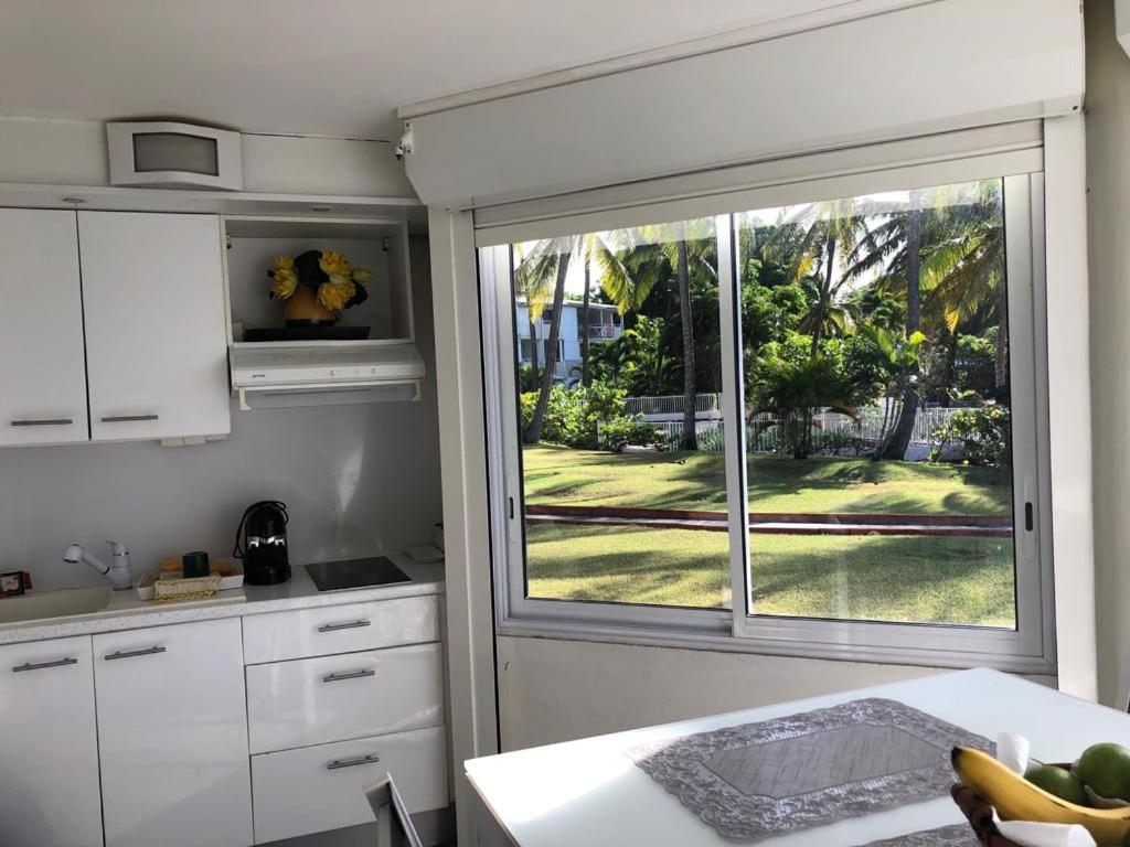 Beau Studio Lumineux Vue Mer Acces Plage Et Piscine Le Gosier  Extérieur photo
