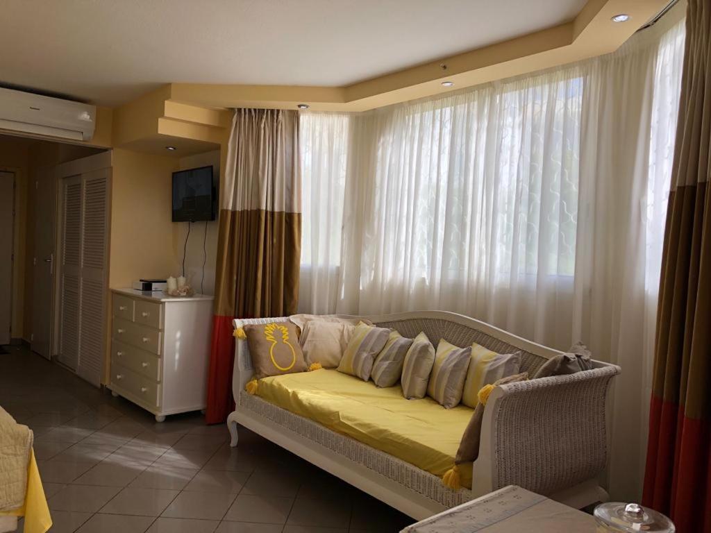 Beau Studio Lumineux Vue Mer Acces Plage Et Piscine Le Gosier  Extérieur photo